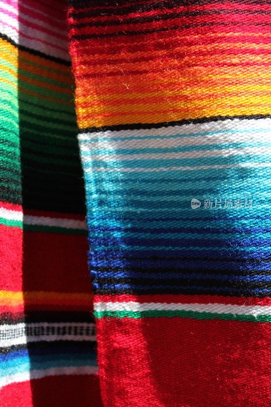 雨披墨西哥cinco de mayo地毯serape节日传统的墨西哥背景与条纹复制空间玛雅毯子最小简单-股票，照片，照片，图像，图片